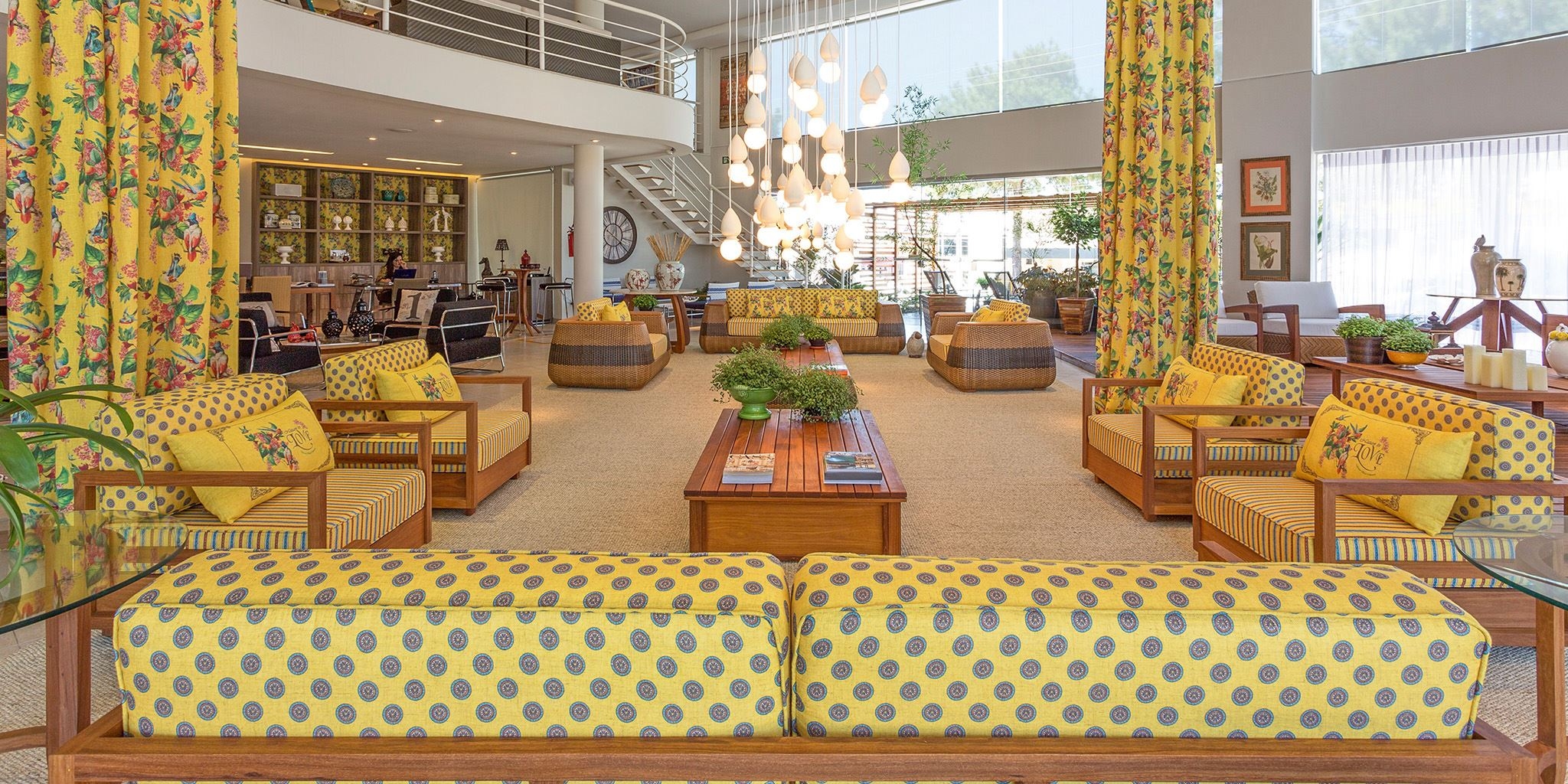 Mac Goi&acirc;nia recebe cole&ccedil;&atilde;o TransformaBR